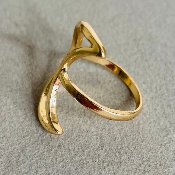 Quarter Moon Cut Out Gold Tone Ring Size 7.5 - Picture 3 of 5